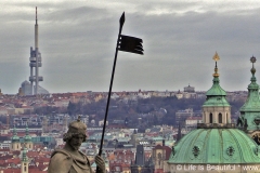 Pohled od hlavního nádvoří Pražského hradu